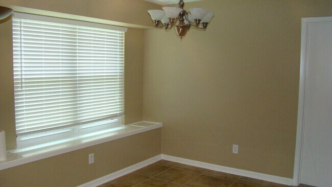 Building Photo - 2715 Sunbird Dr