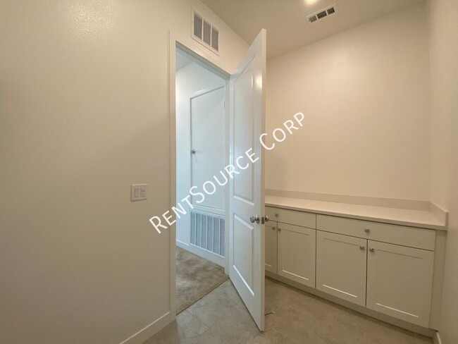 Building Photo - 3 Bedroom, 2022 New Construction Flat w/ S...