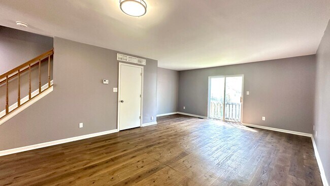 Building Photo - 704 St Peters Ct