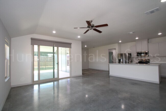 Building Photo - 805 Freedom Cir