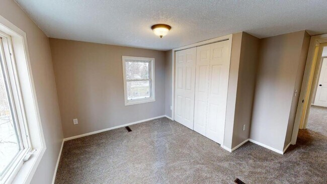 Building Photo - 11365 Stinson Ave