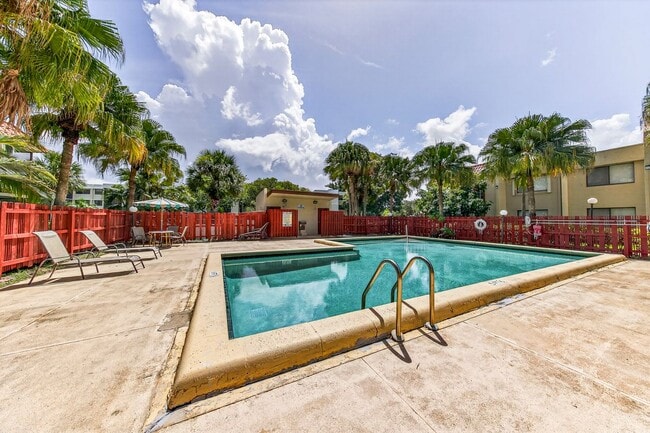 Building Photo - 412 Lakeview Dr