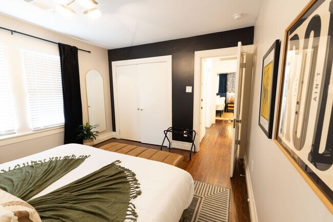 Building Photo - 725 Peddie St