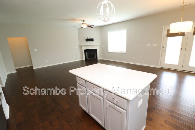 Building Photo - 84 Fairview St