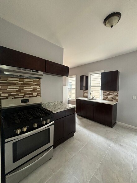 Building Photo - 261 N 19th St