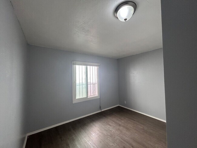 Building Photo - 1434 W 145th St
