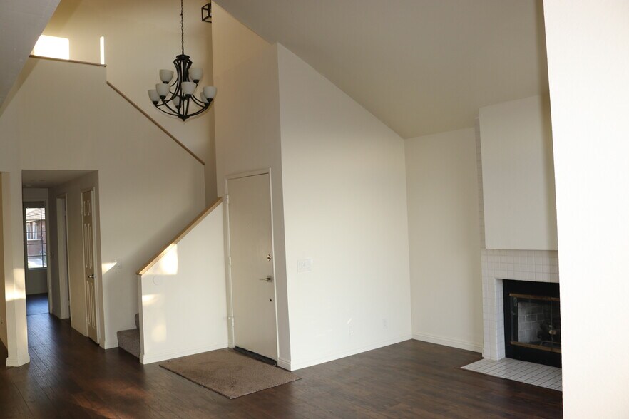 Building Photo - 857 S Sapphire Ln