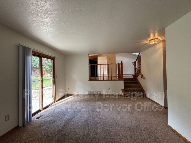 Building Photo - 9996 Spring Hill Ln