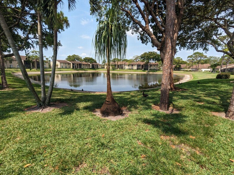 Building Photo - 711 Sunny Pine Way