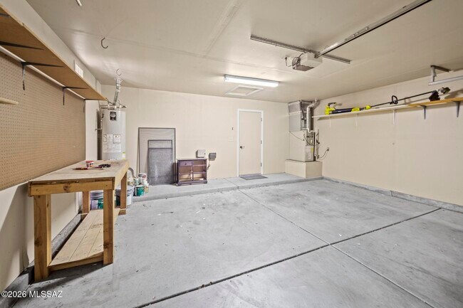 Building Photo - 3067 W Country Hill Dr