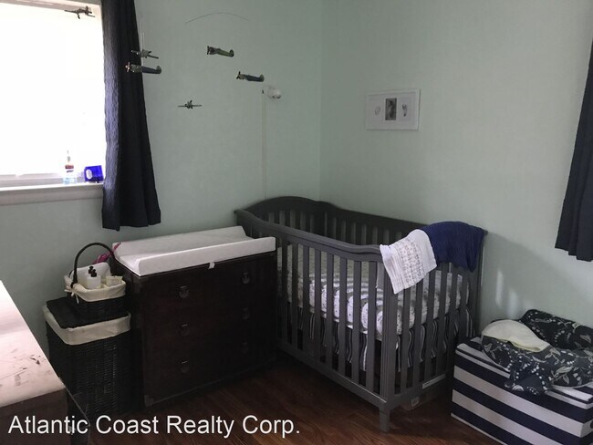 Building Photo - 3 br, 1 bath House - 520 Summers Drive