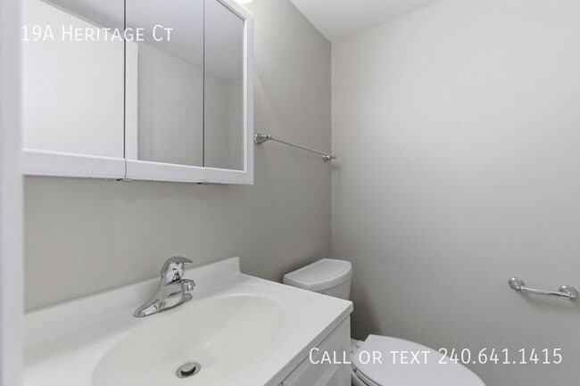 Building Photo - 19a Heritage Ct