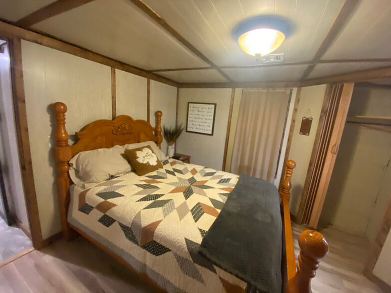 Building Photo - 6144 Madison 6351