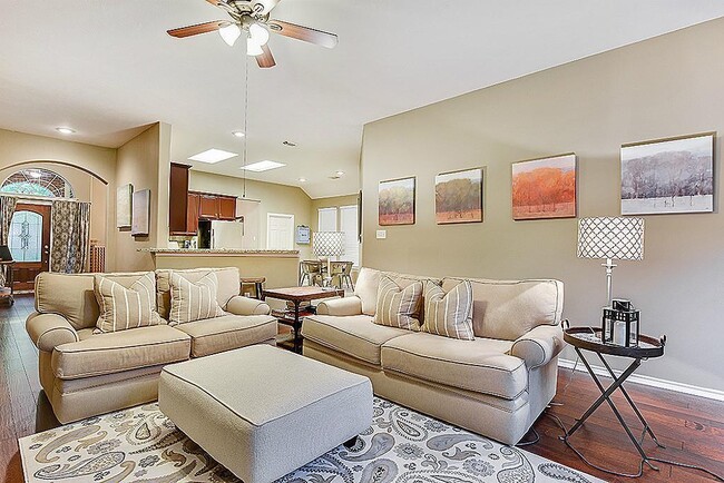 Building Photo - 6 N Queenscliff Cir