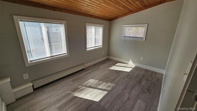 Building Photo - 192 Main St