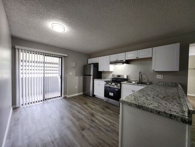 Building Photo - 2922 Straus Ln