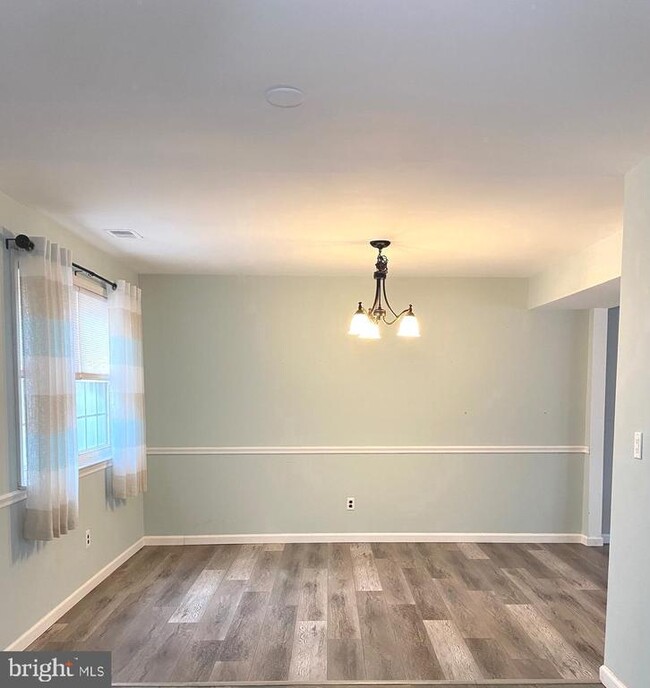 Building Photo - 334 Laurel Dr