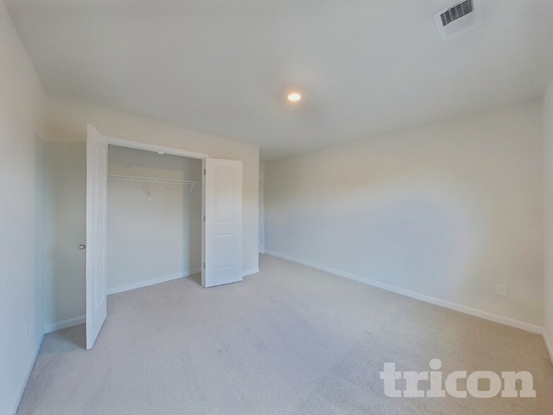 Building Photo - 2010 Southlea Dr