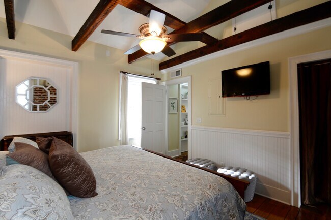 Building Photo - 80 Society St