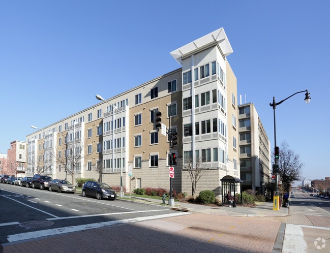 Building Photo - 400M Apartments