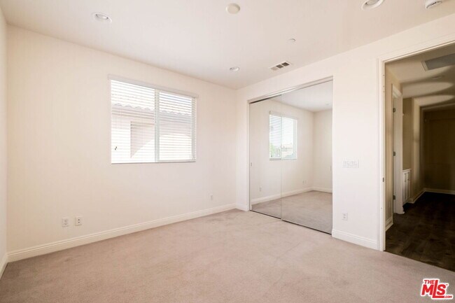 Building Photo - 5929 Spelthorne Ln