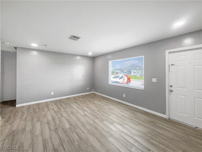 Building Photo - 123 Gordon Ave S