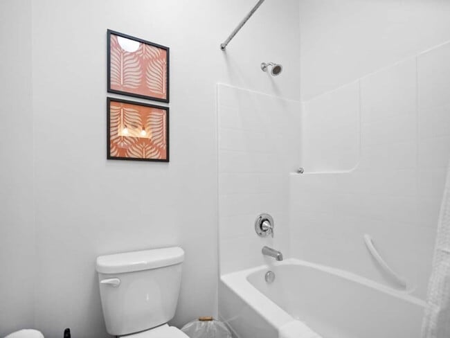 Building Photo - Beautiful Townhouse In Spokanes Kendall ya...