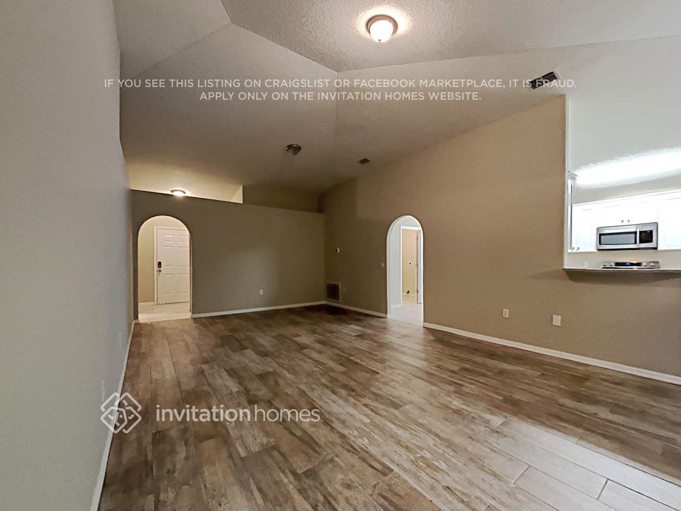 Building Photo - 4716 Four Lakes Dr