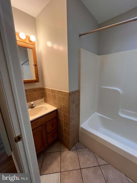 Building Photo - 405 E Spruce St