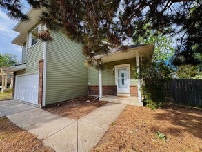 Building Photo - 4 bedroom with large backyard