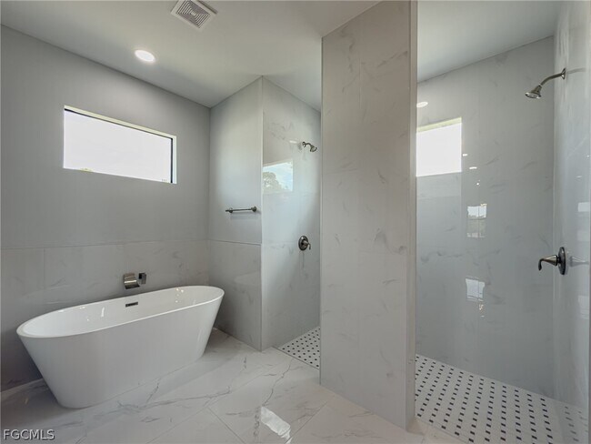 Building Photo - 417 Paddock St