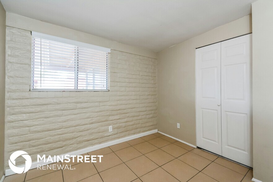 Building Photo - 333 Inez Dr