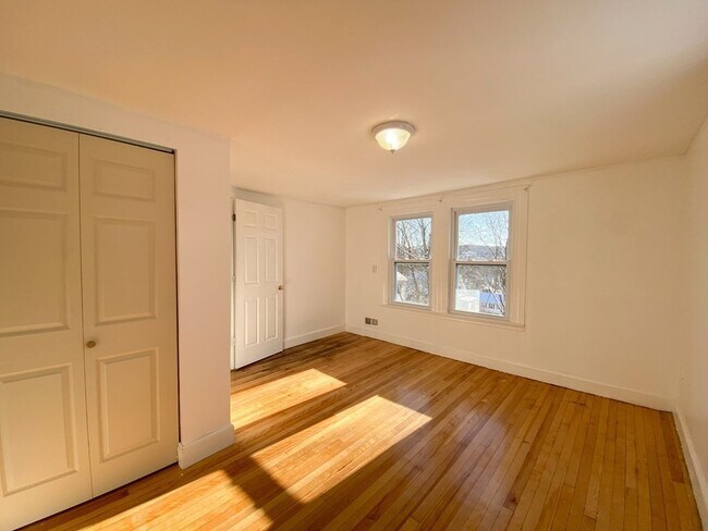 Building Photo - 576 Washington St