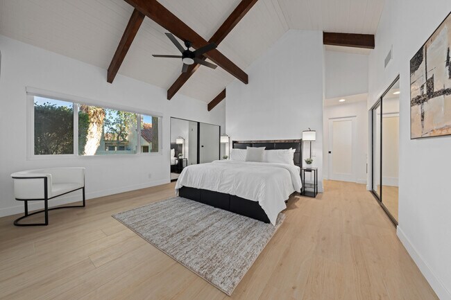 Building Photo - 352 Forest Hills Dr