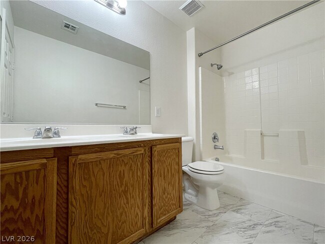 Building Photo - 2825 Woodland Park Ave