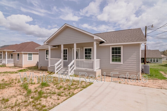 Building Photo - 100 Shorewood Dr