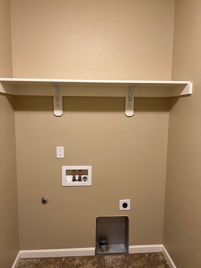 Building Photo - 1004 Willow Ave NE