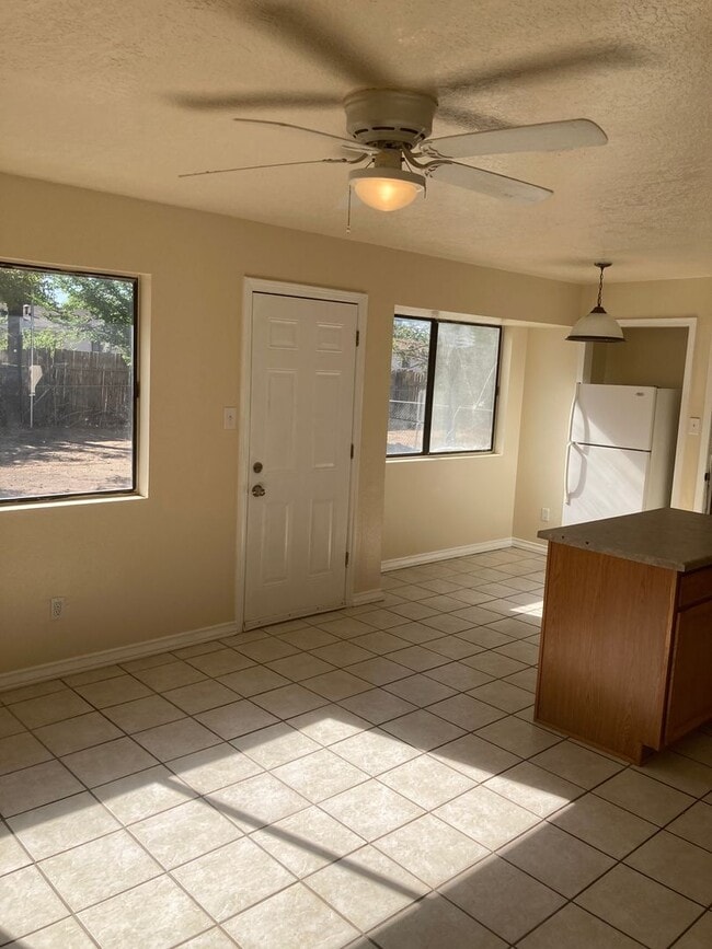 Building Photo - Spacious Home with Great Potential in Southwest Albuquerque