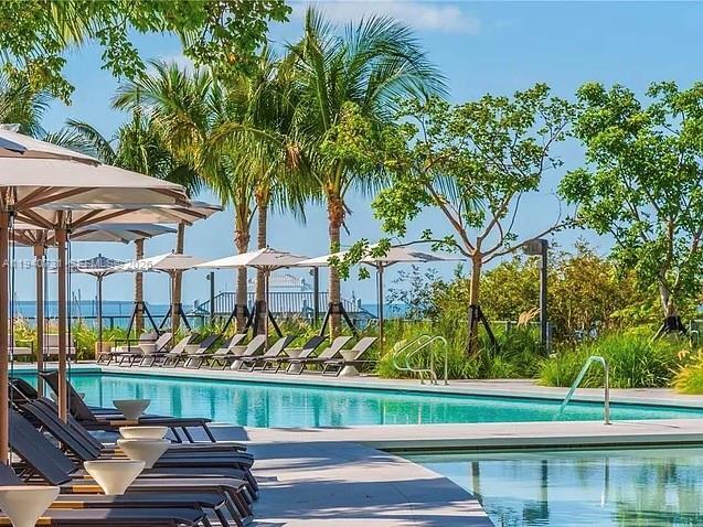 Building Photo - 2831 S Bayshore Dr