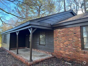 Building Photo - **AVAILABLE NOW**3 bedroom / 2 bathroom Ho...