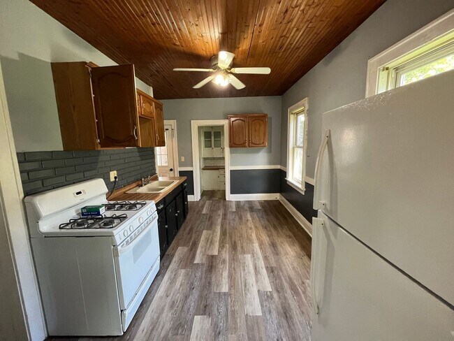 Building Photo - 4 Bed 1.5 Bath Single Family Home in Wausau