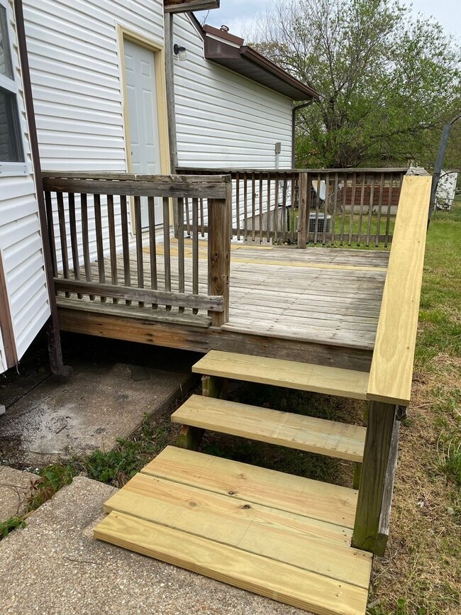 Building Photo - Cute house with a nice fenced yard
