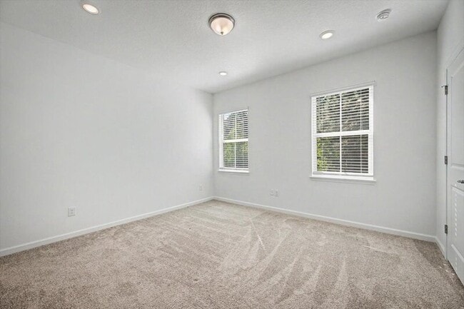 Building Photo - 61 Mellowood Ln