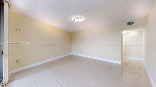 Building Photo - 13953 Kendale Lakes Cir