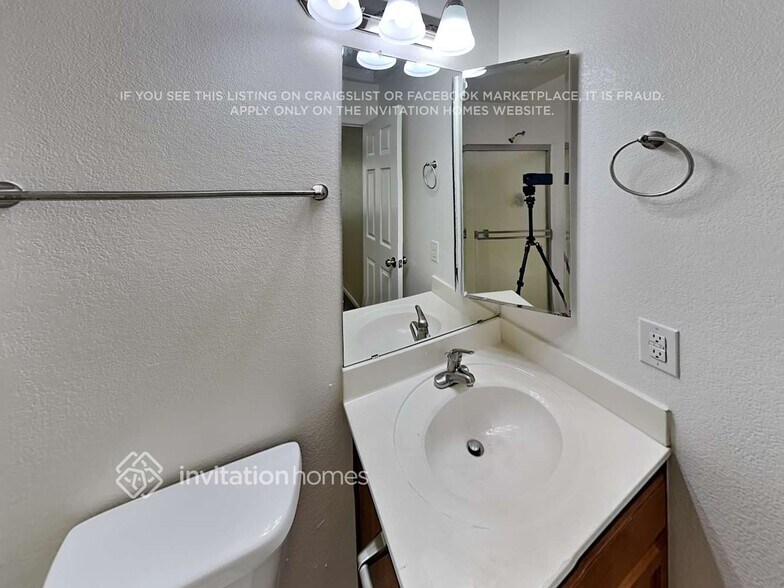 Building Photo - 7801 N 44th Dr