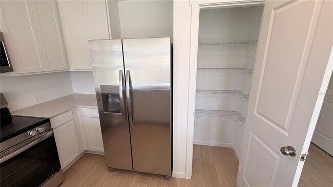 Building Photo - 806 Lynx St