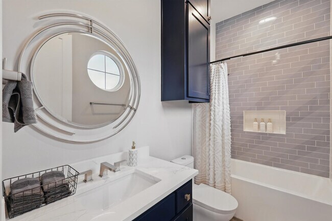 Building Photo - 428 Highwoods Trl