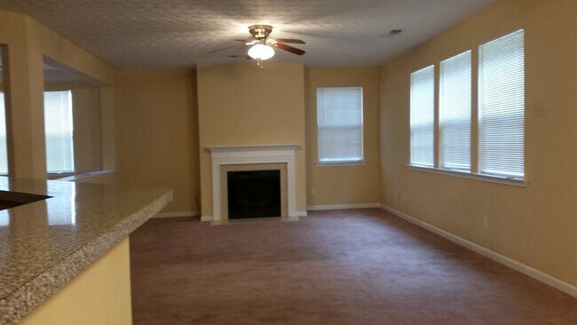 Building Photo - Swim Community - 4bd x 2 1/2bth w/2 Car Ga...