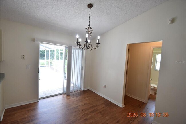 Building Photo - 38927 Carr Dr