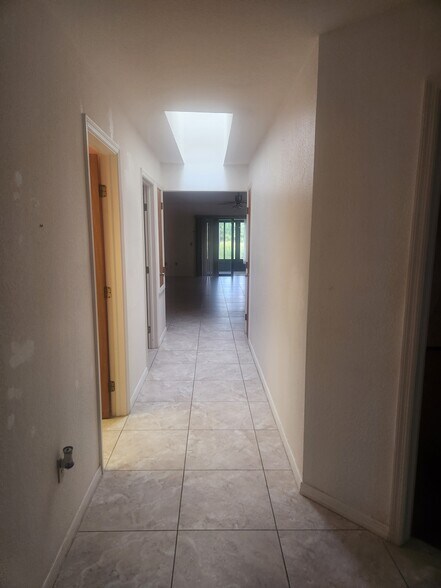 Cooridor - 26186 Northern Cross Rd